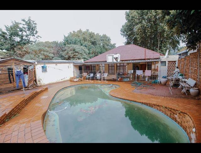 4 BEDROOM HOUSE FOR SALE IN BEZUIDENHOUT VALLEY